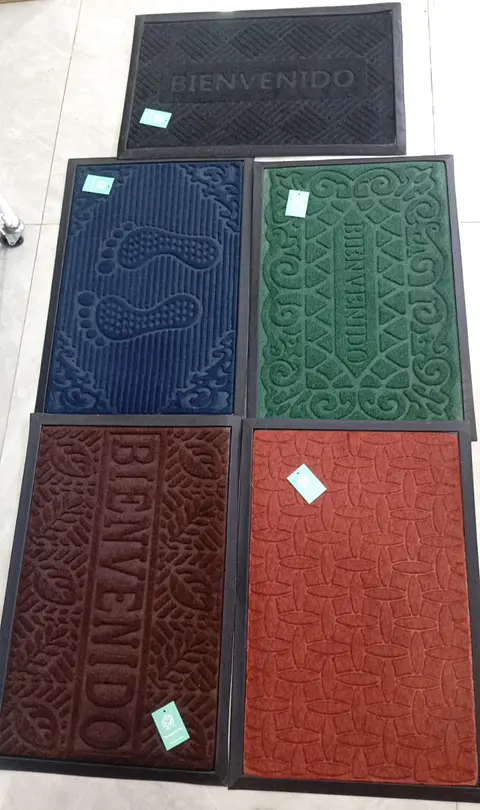 LIMPIA PIE ALFOMBRA BIENVENIDA FELPA ENGOMADO 40x60CM- POR MAYOR