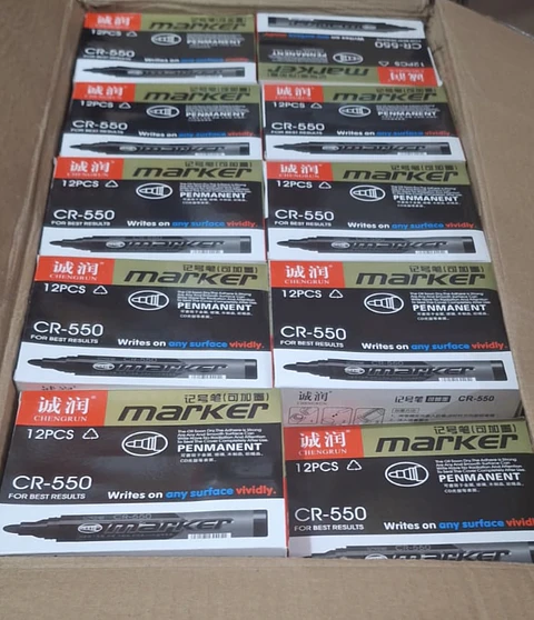 MARCADOR PERMANENTE CAJA 12 UNIDADES SURTIDO NEGRO, AZUL, ROJO - POR MAYOR
