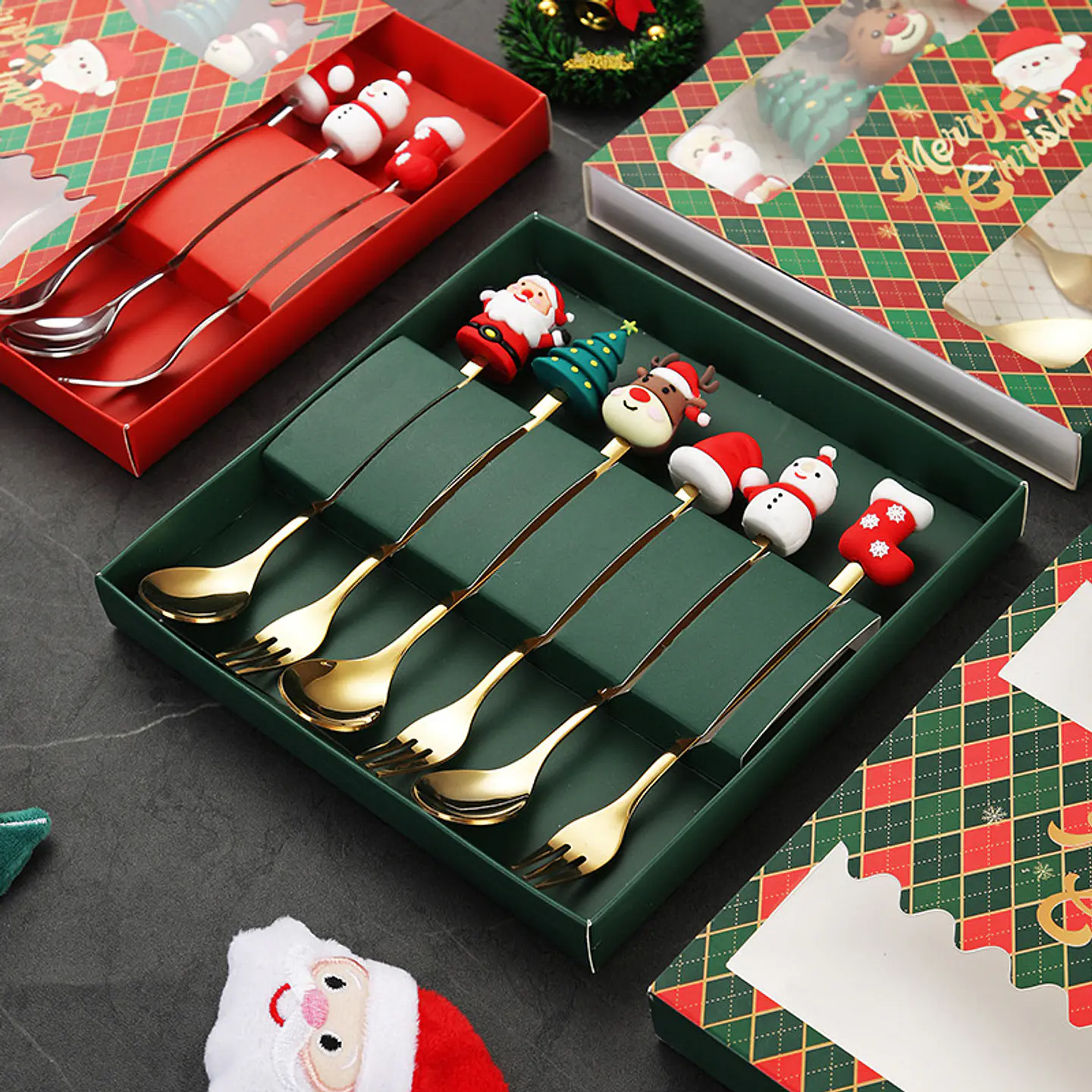 SET DE 6 CUBIERTOS DE ACERO DORADO NAVIDAD CON GOMA- POR MAYOR 2