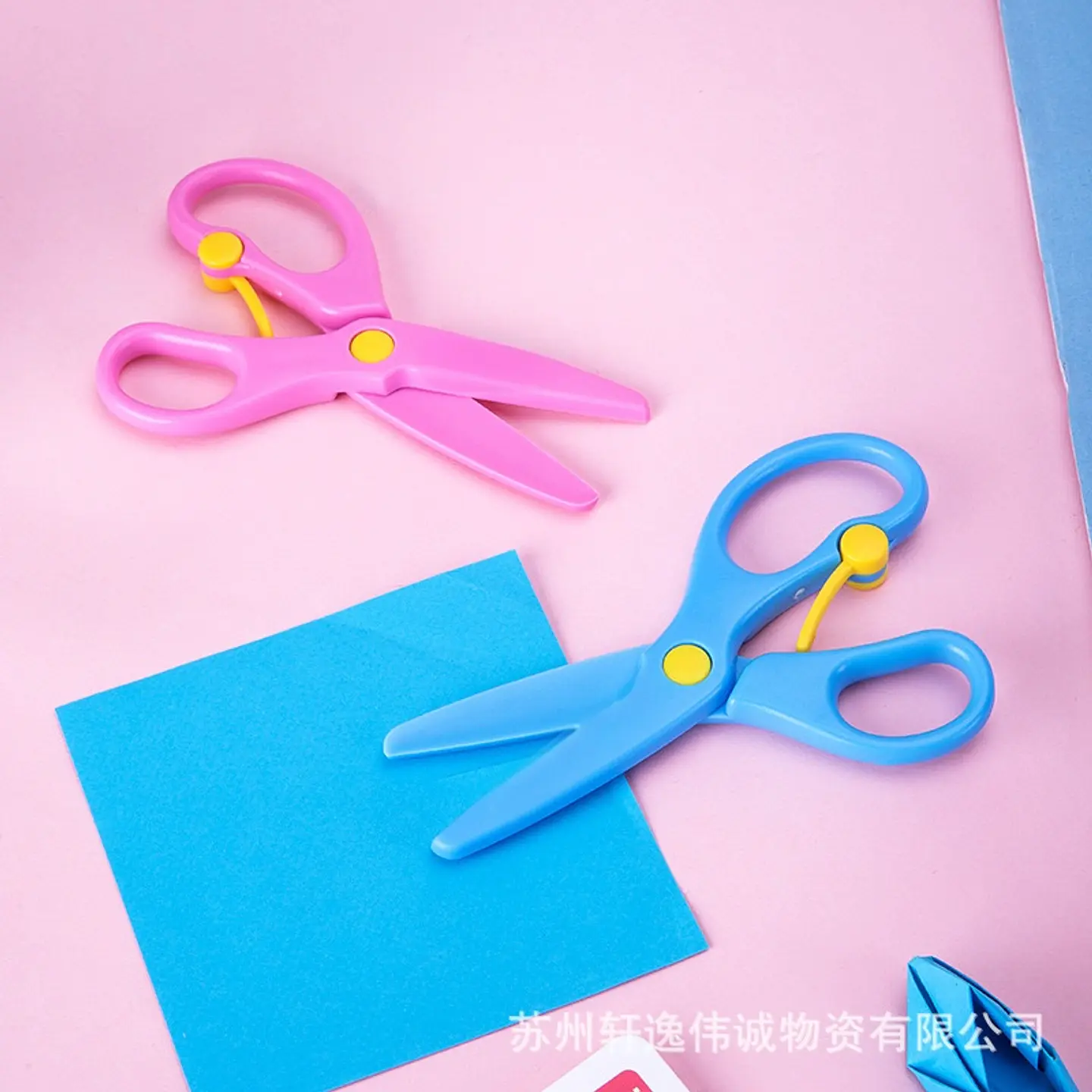 TIJERA PRE ESCOLAR PLASTICA CON SEGURO- POR MAYOR 4
