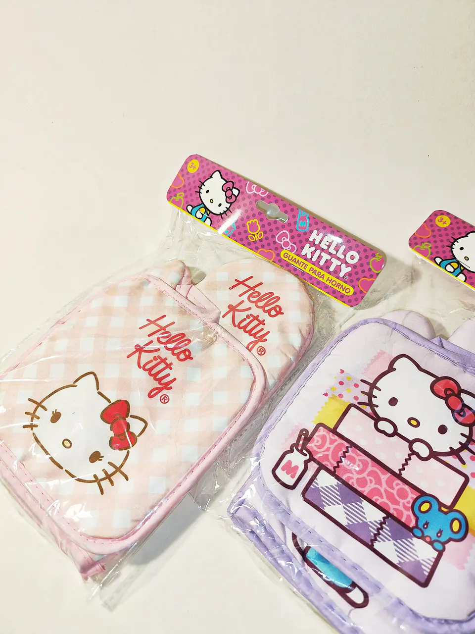 SET DE COCINA MANOPLA + GUANTES TÉRMICO PARA HORNO SANRIO - POR MAYOR 5