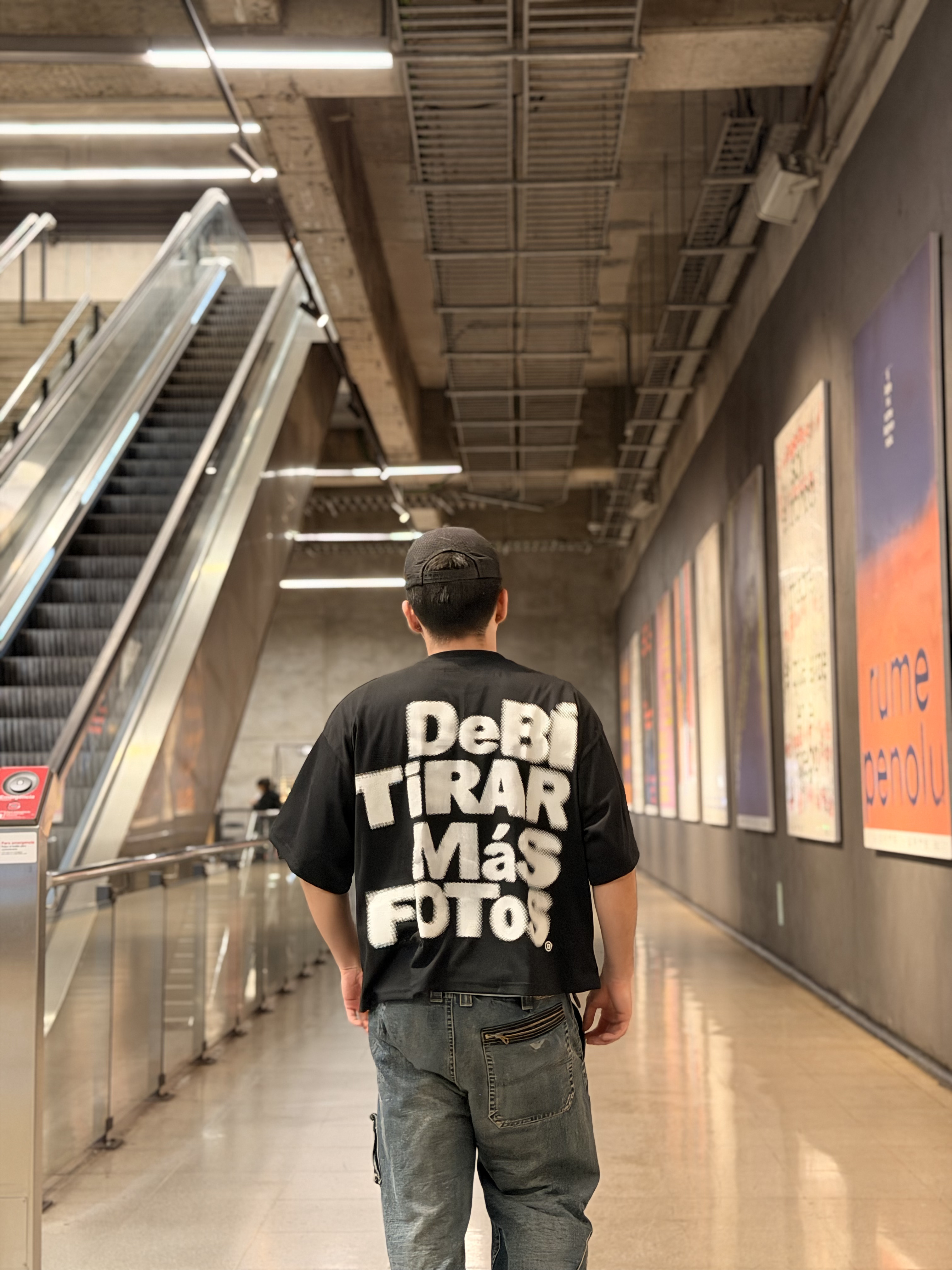 Polera DTmF Básica Negra BoxyFit 2