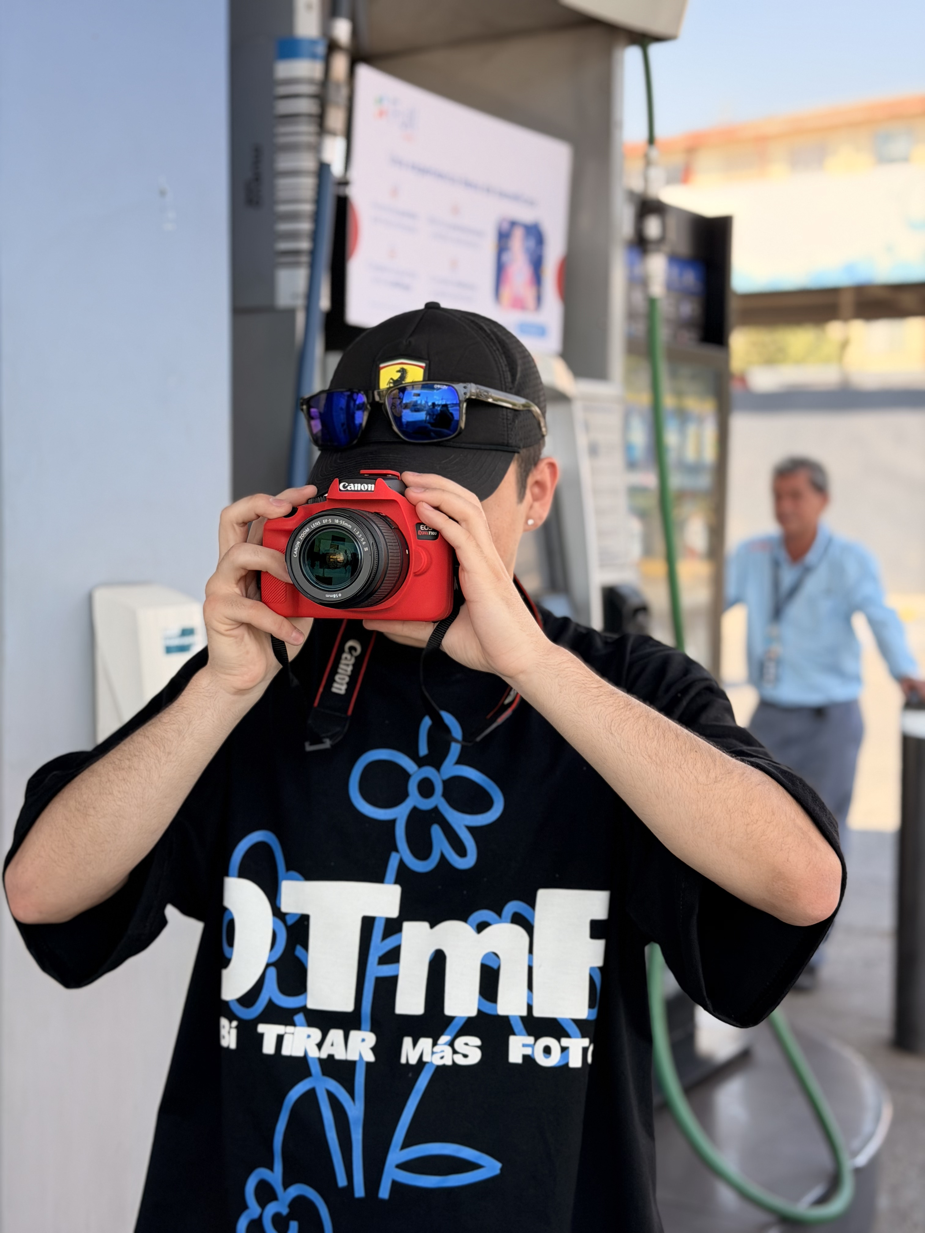 Polera DTmF Flor Azul Negra BoxyFit 2