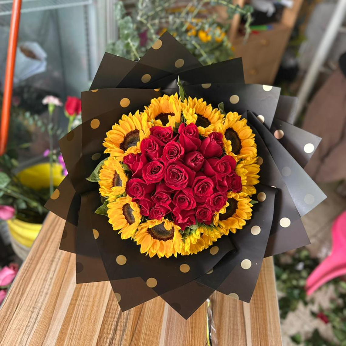 Ramo de rosa y girasoles  1