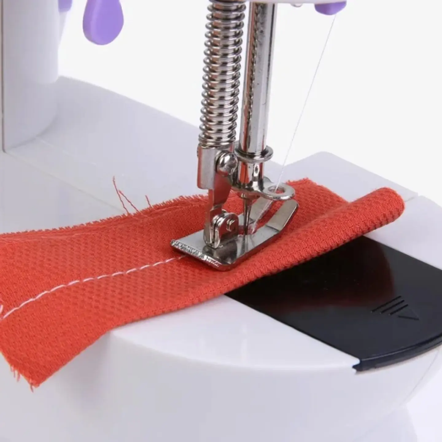 Maquina de coser portatil 4