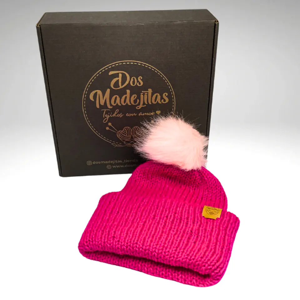 Gorro de Lana Fucsia con Pom Pom  1