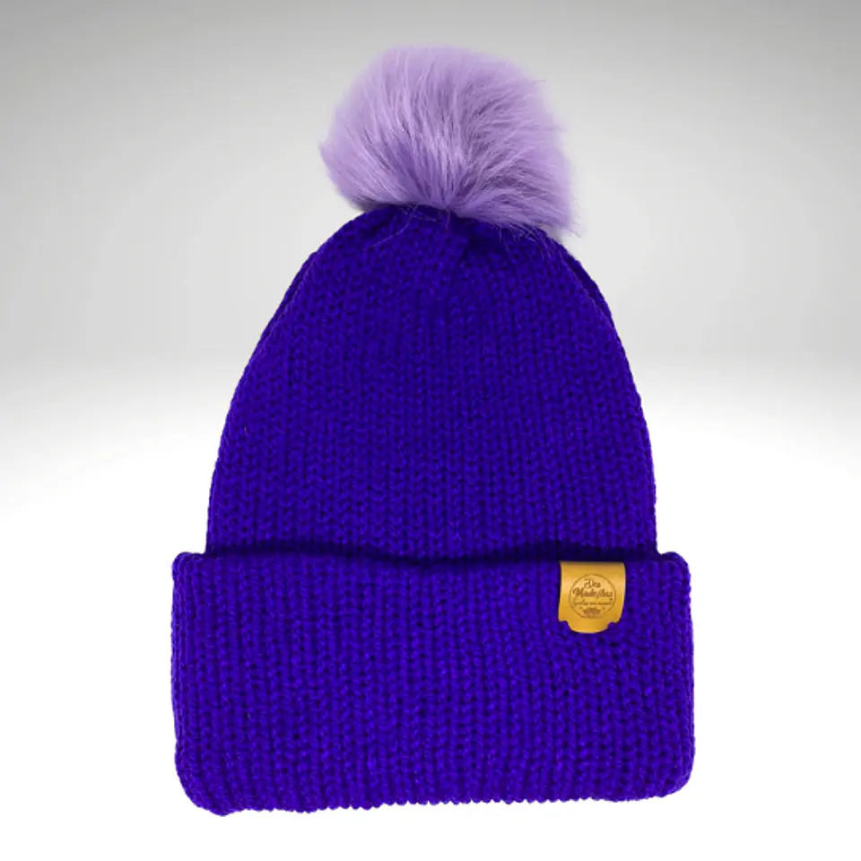 Gorro de Lana Morado con Pom Pom  2
