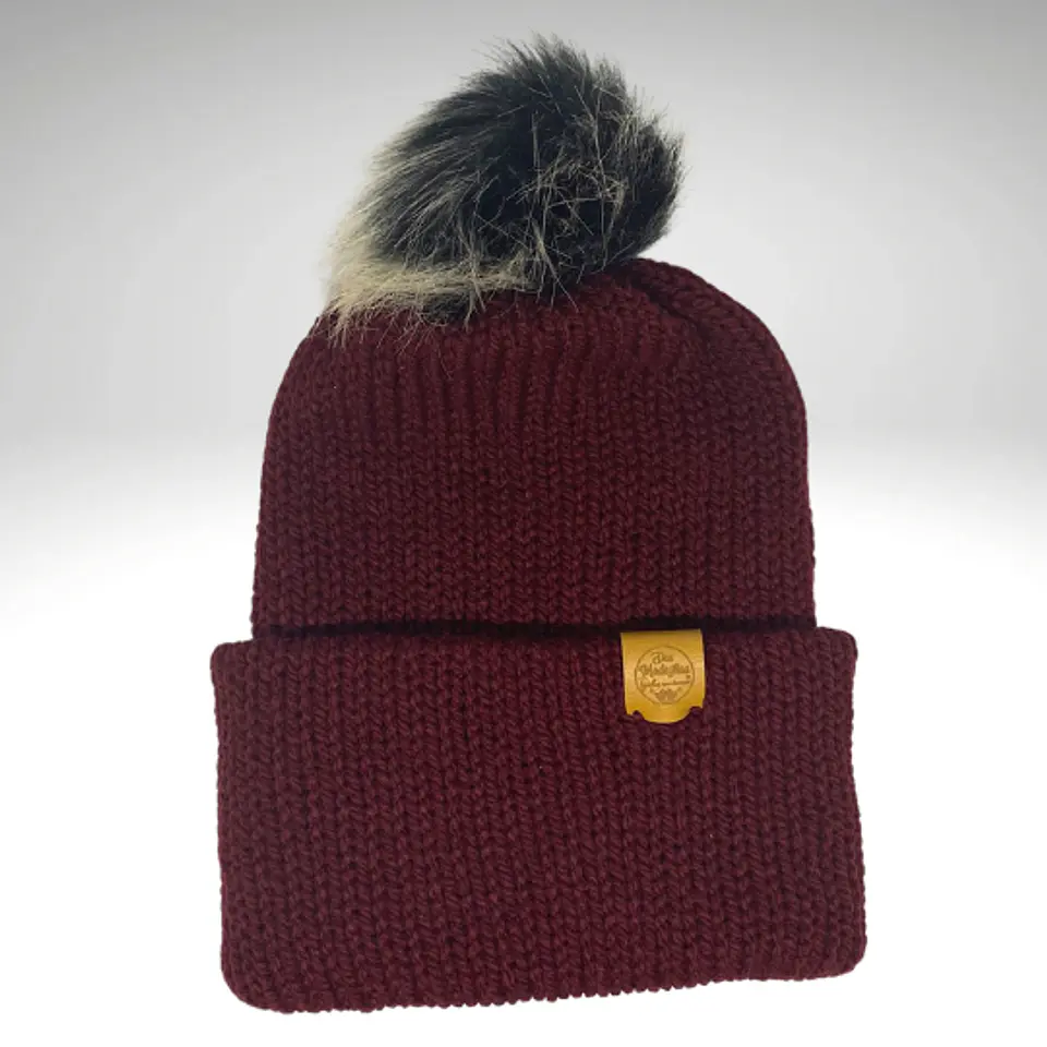 Gorro de Lana Burdeo con Pom Pom  2