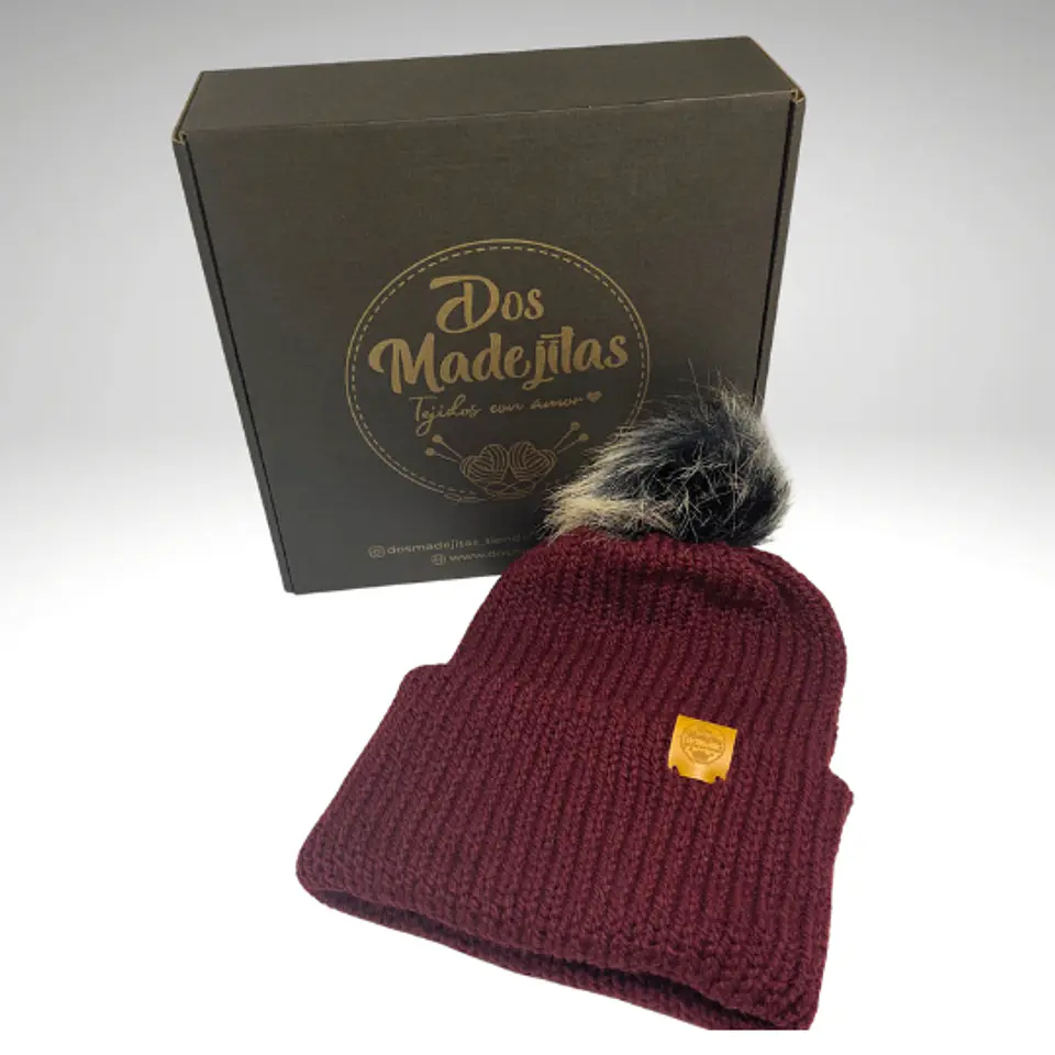 Gorro de Lana Burdeo con Pom Pom  1