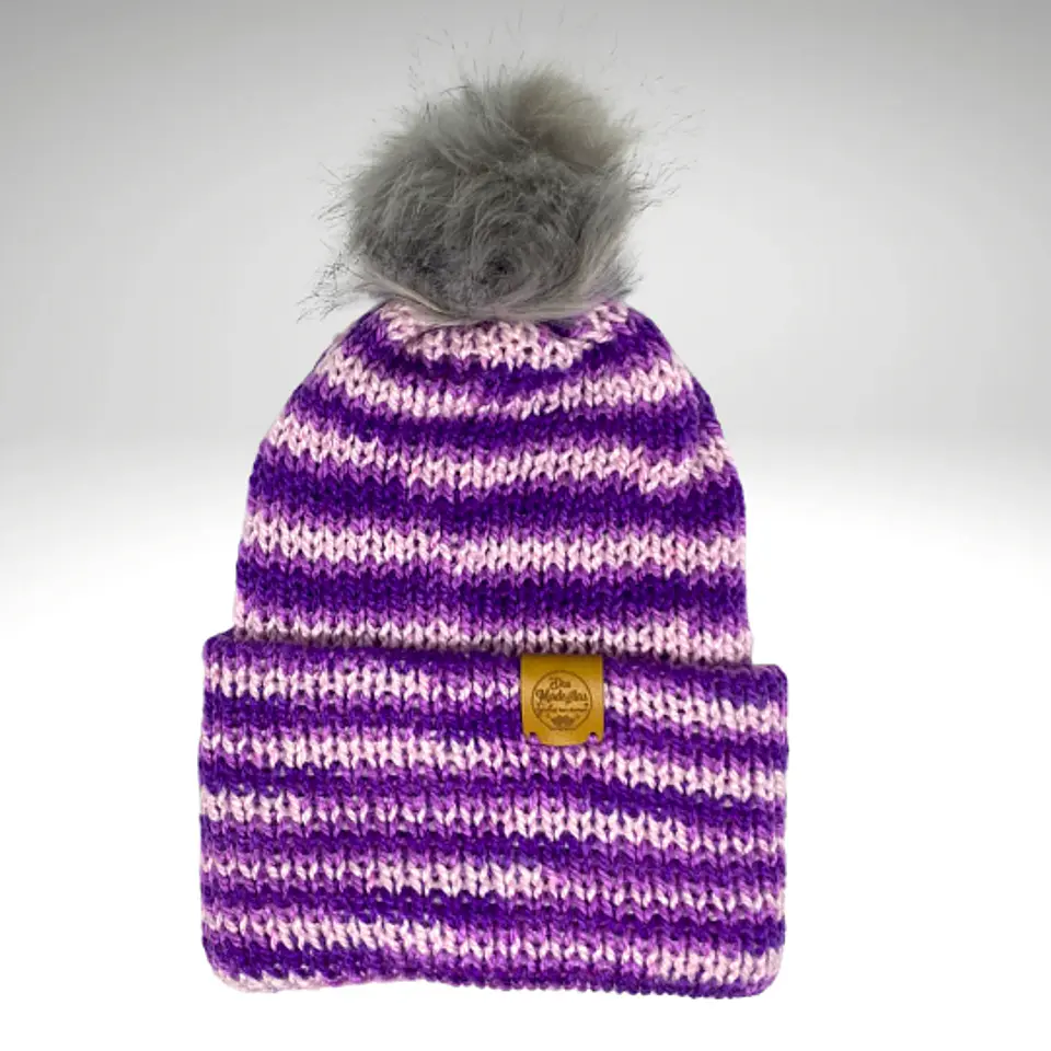 Gorro de Lana Lila/Morado con Pom Pom 2