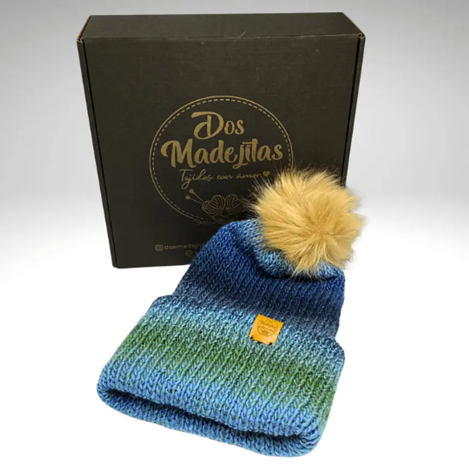 Gorro de Lana Degrade Azul con Pom Pom  1