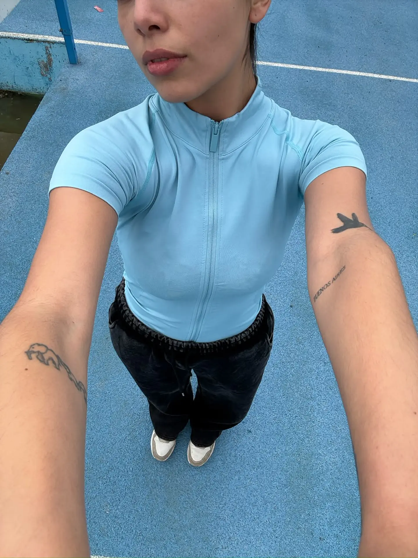 Top Polera Deportiva Efecto Moldador y Alta Compresión 2