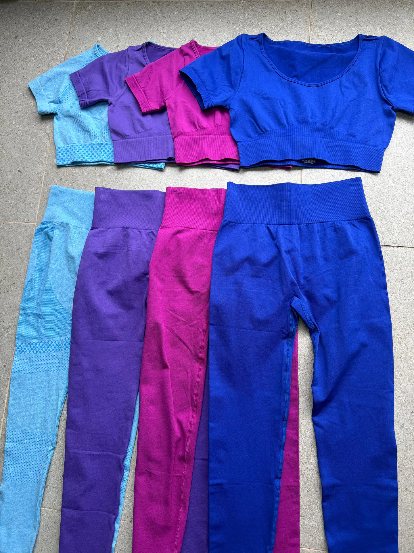 Conjunto Deportivo Unicolor (Top Manga Corta + Calza Push-Up) 2