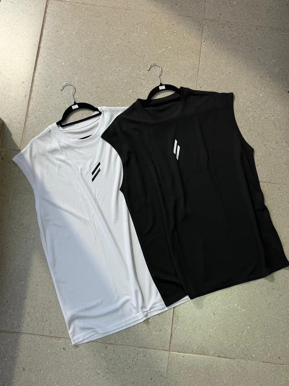 Musculosa Deportiva – Diseño Minimalista 1