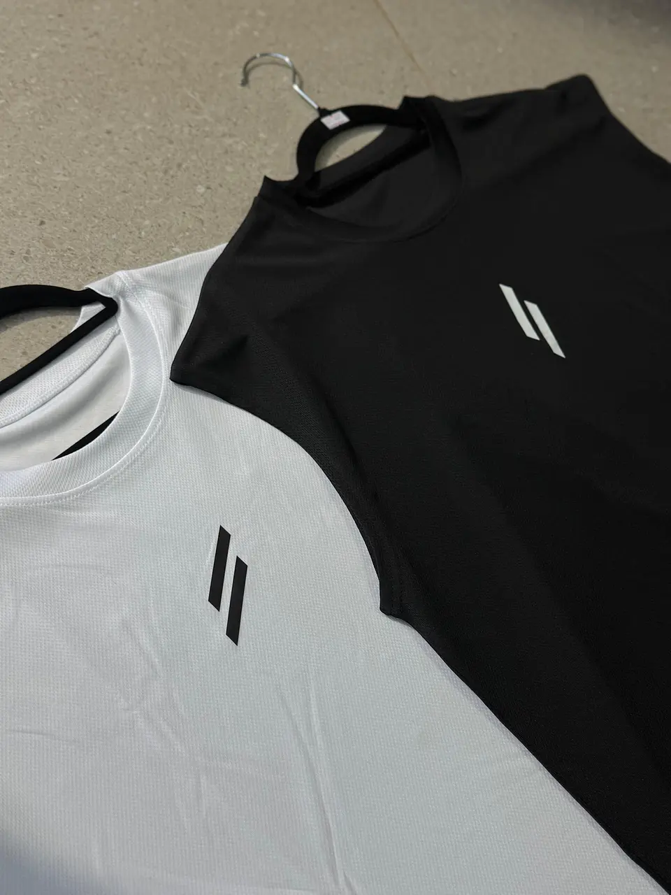 Musculosa Deportiva – Diseño Minimalista 2