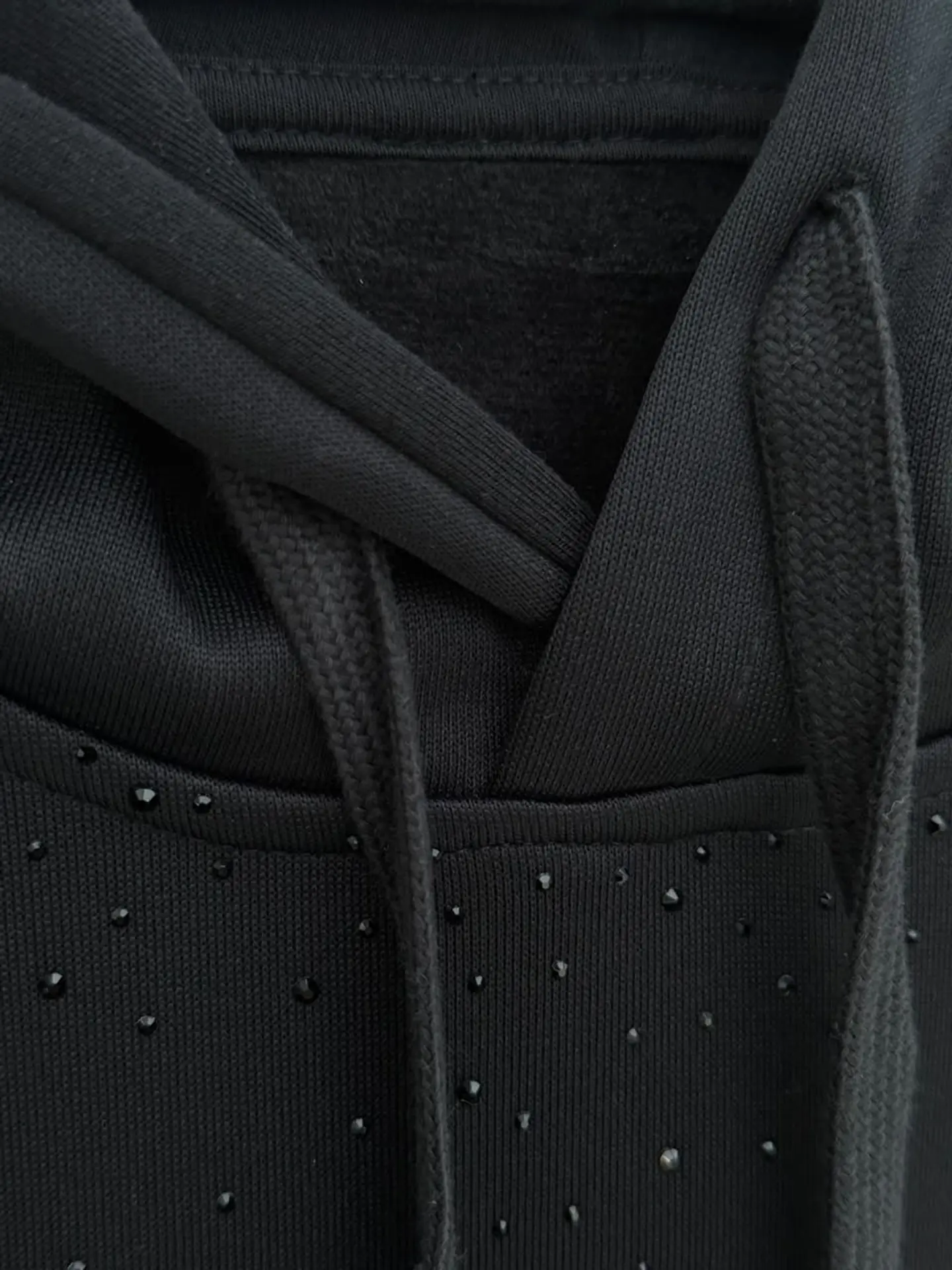 Polerón Hoodie Oversize Premium | Estilo Urbano con Apliques 4