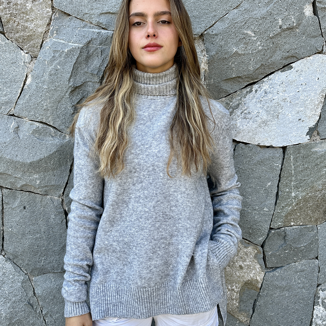 Sweater Largo Cuello Tortuga Asimetrico 2