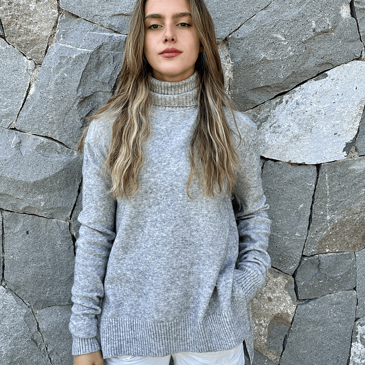 Sweater Largo Cuello Tortuga Asimetrico 2