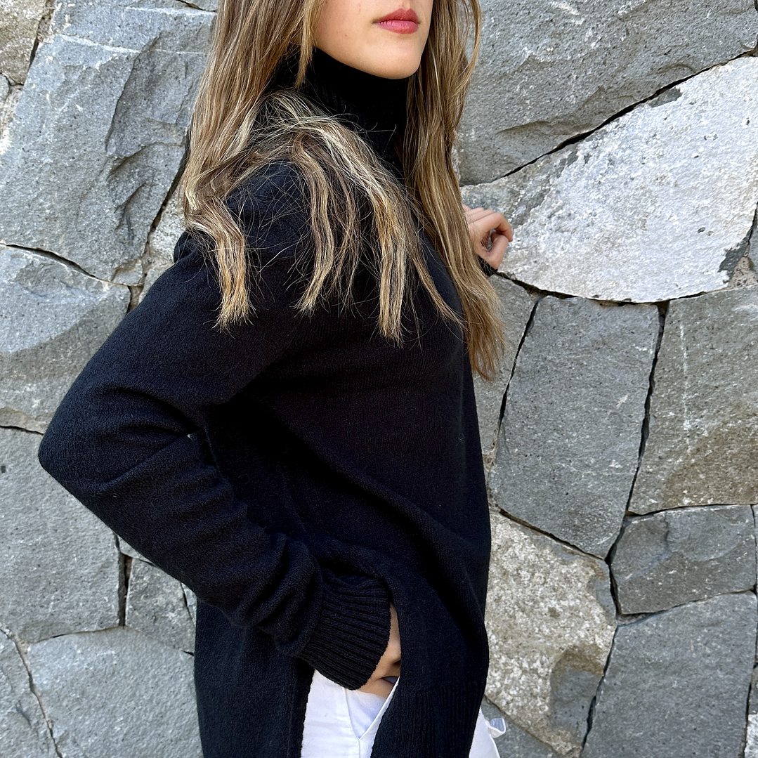 Sweater Largo Cuello Tortuga Asimetrico 5