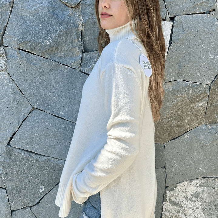 Sweater Largo Cuello Tortuga Asimetrico 9