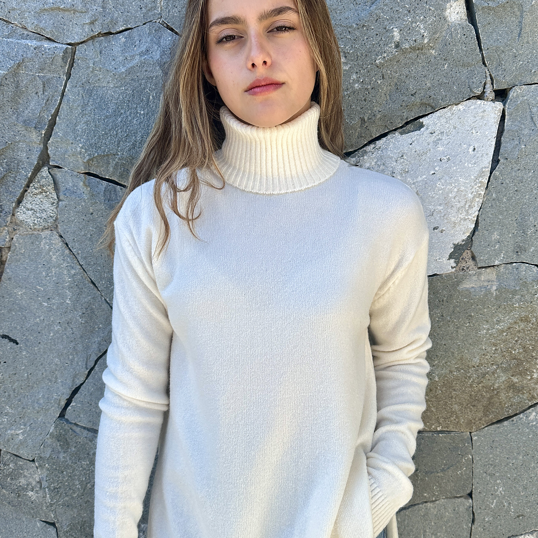 Sweater Largo Cuello Tortuga Asimetrico 11