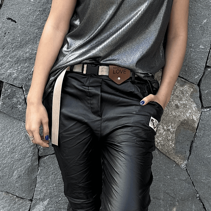 Jogger Ecocuero con Cinturón 5