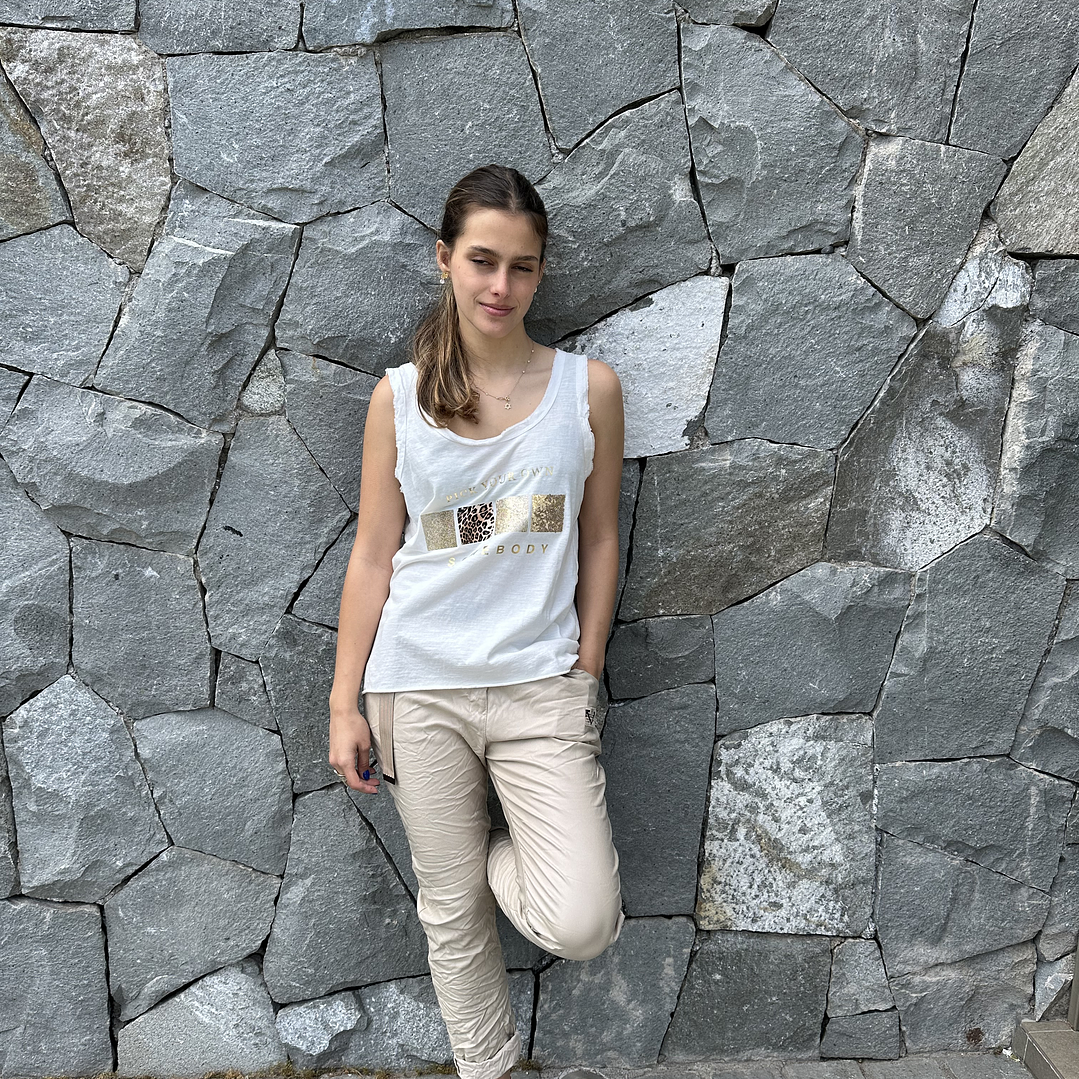 Jogger Ecocuero con Cinturón 13