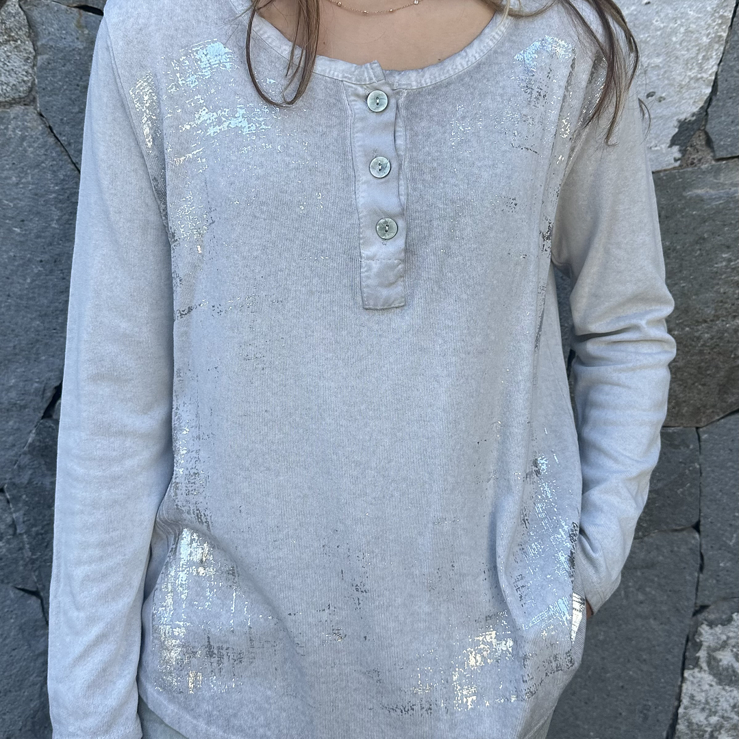 POLERA MANGA LARGA BOTONES Y FOLIA  3