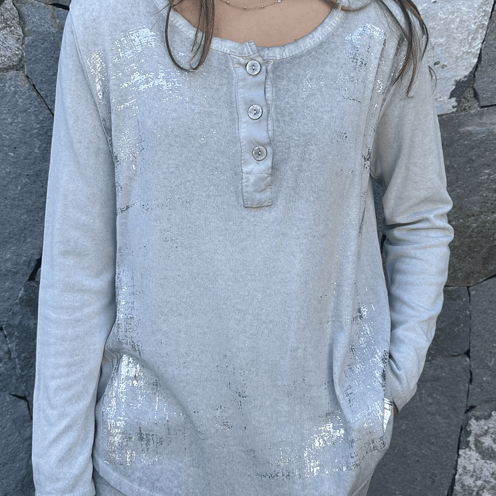 POLERA MANGA LARGA BOTONES Y FOLIA  3