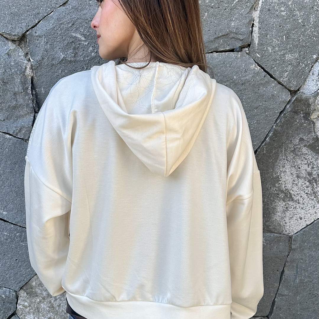 CHAQUETA  CON CAPUCHA  2