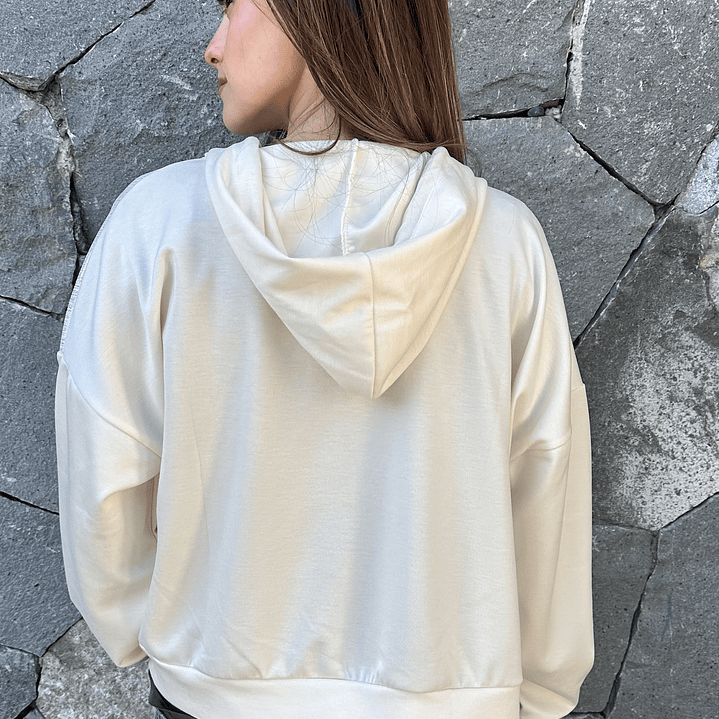 CHAQUETA  CON CAPUCHA  2