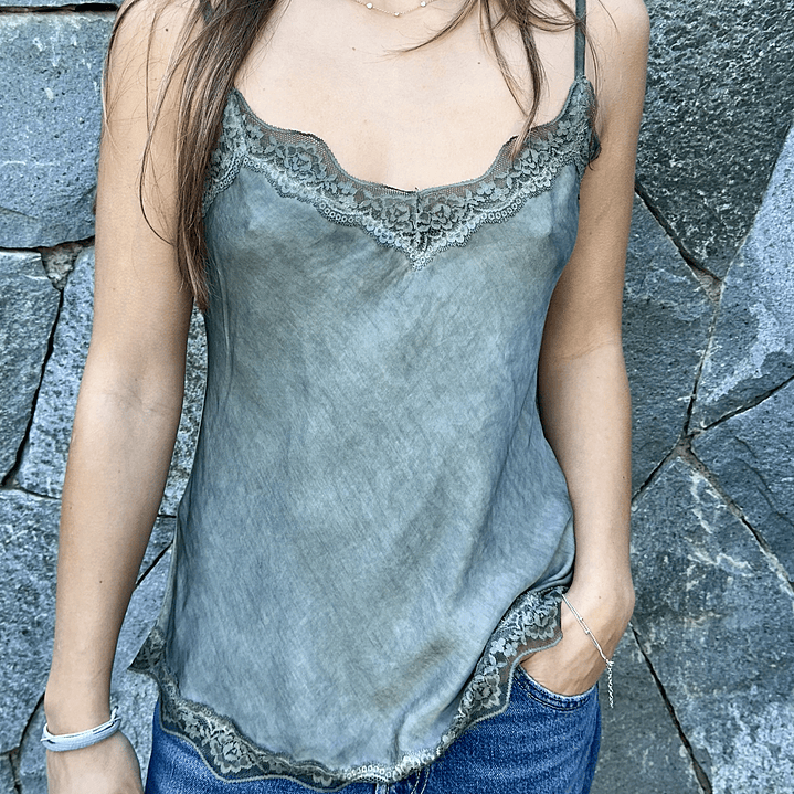 TOP DE SEDA Y ENCAJE  3
