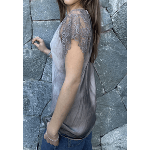 POLERA SEDA MANGAS ENCAJE 