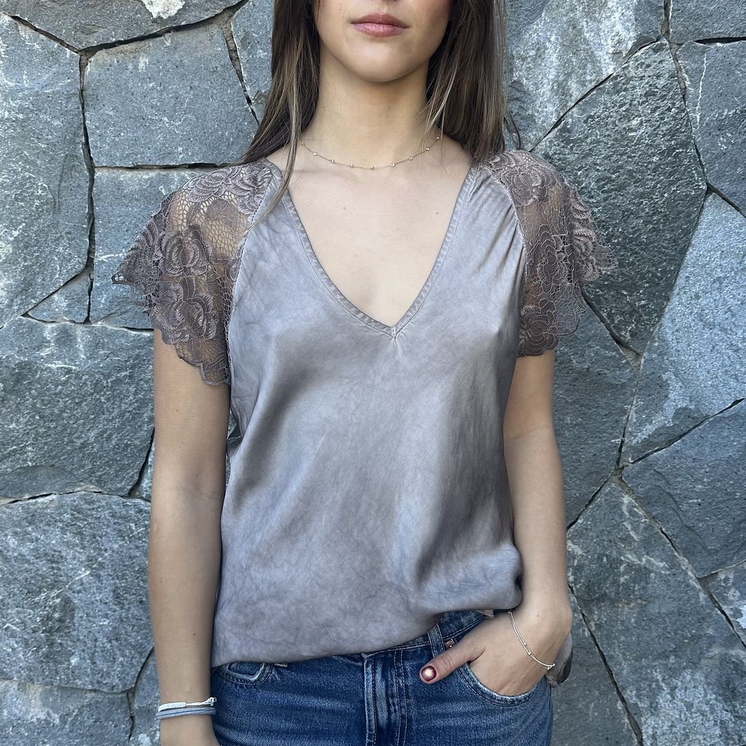 POLERA SEDA MANGAS ENCAJE  3