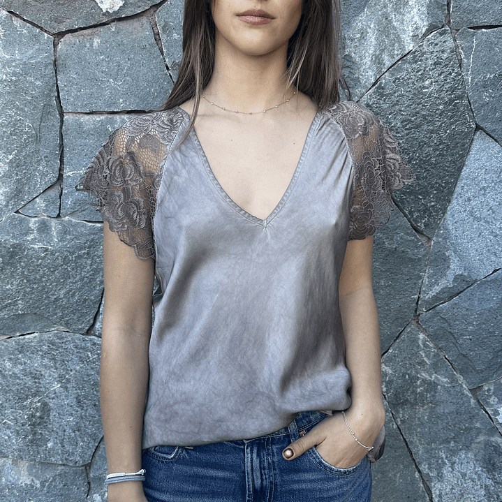 POLERA SEDA MANGAS ENCAJE  3