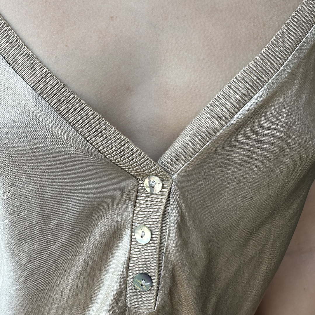 TOP SATINADO BOTONES  8