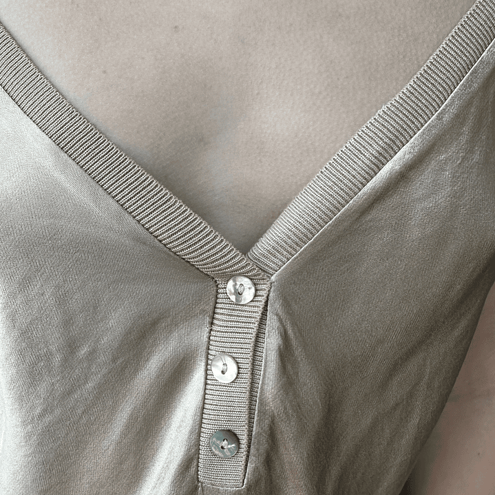 TOP SATINADO BOTONES  8