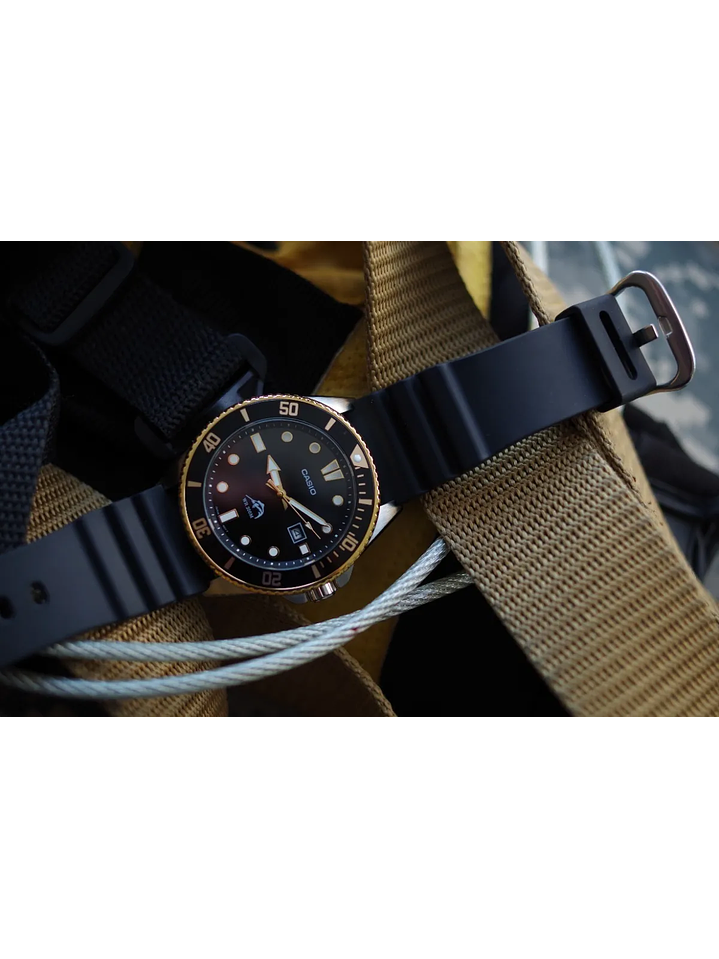 Reloj Casio Mdv-106g Bisel Negro/dorado,200mts  5