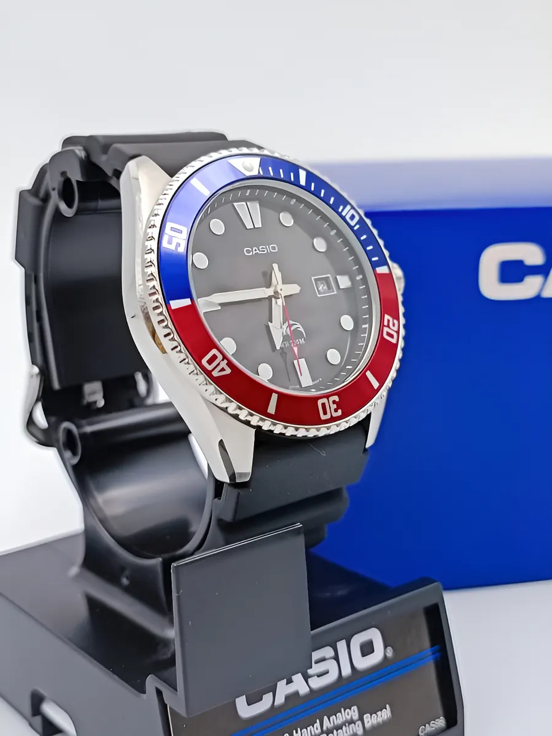 Reloj Casio Mdv-106b-1a2v Correa Negro Bisel Azul/rojo 200mt 3