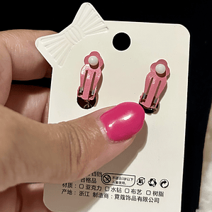 Brincos infantis com pêndulo