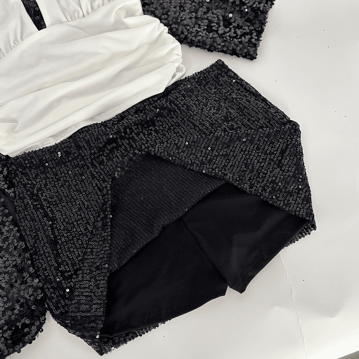 FALDA CON SHORT LENTEJUELAS 6