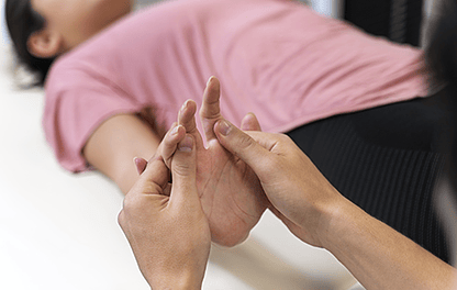 Artículos ortopédicos para dedos y su función en la rehabilitación de ligamentos de la mano