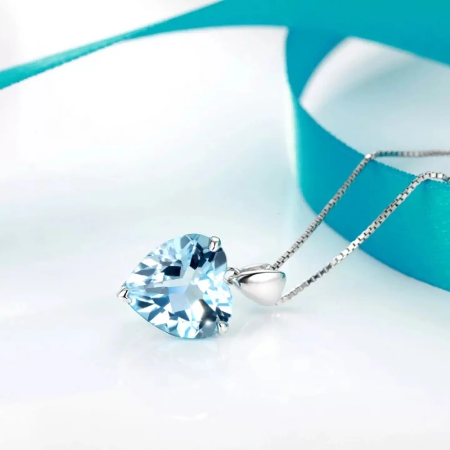 Collar Corazon Cristal Celeste 4