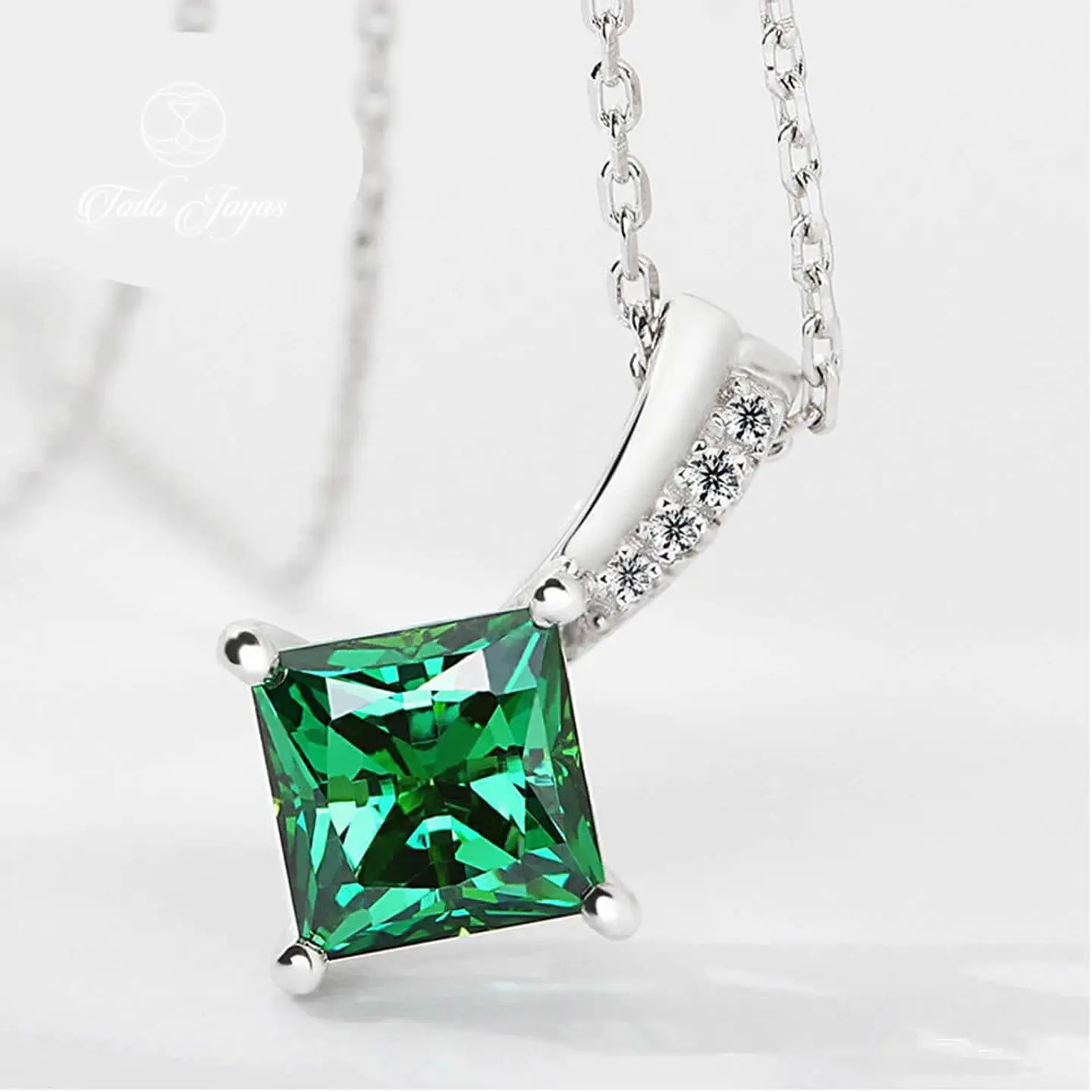 Collar Cristal Verde Cuadrado Plateado 4