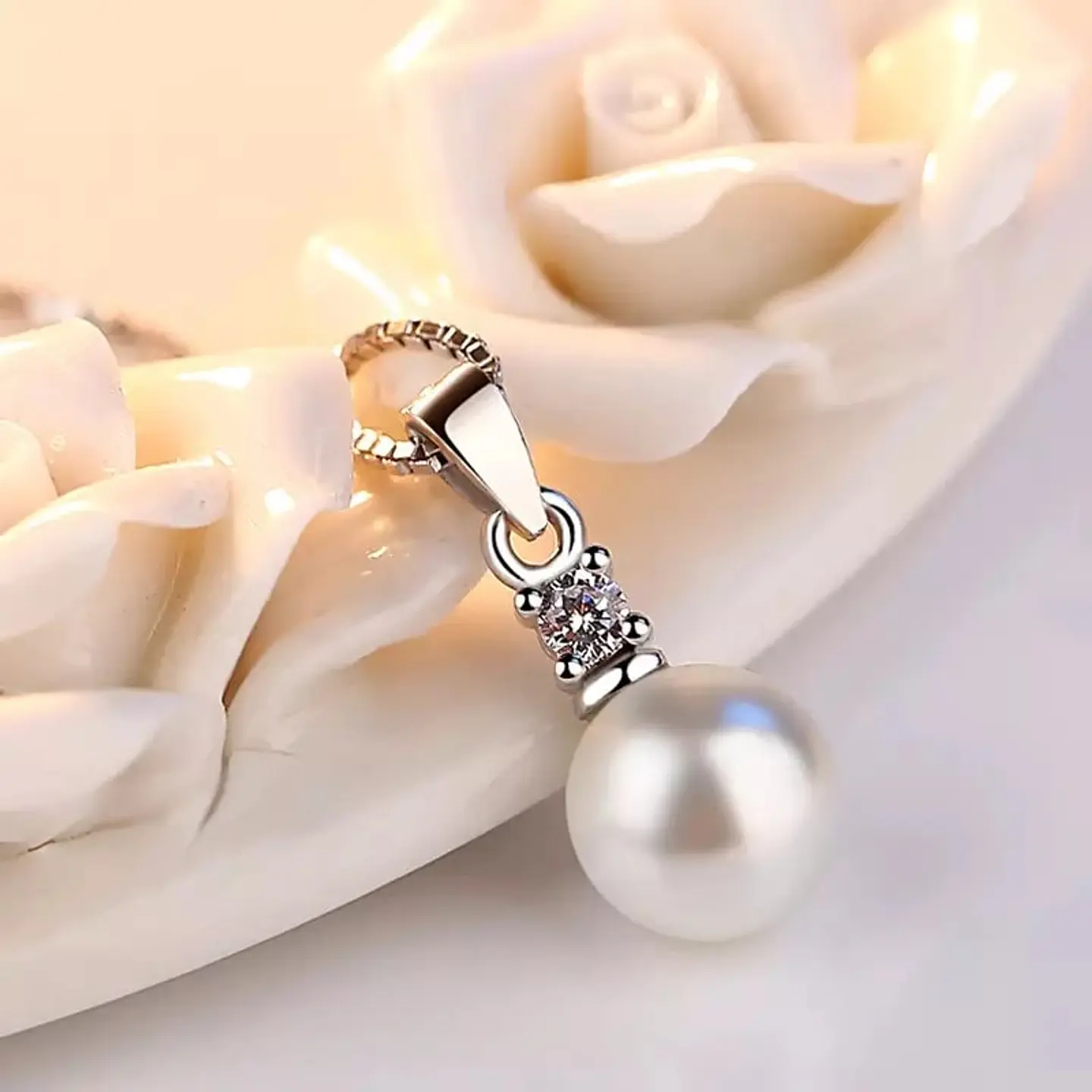 Collar Perla Blanca con Circon Plateado 3