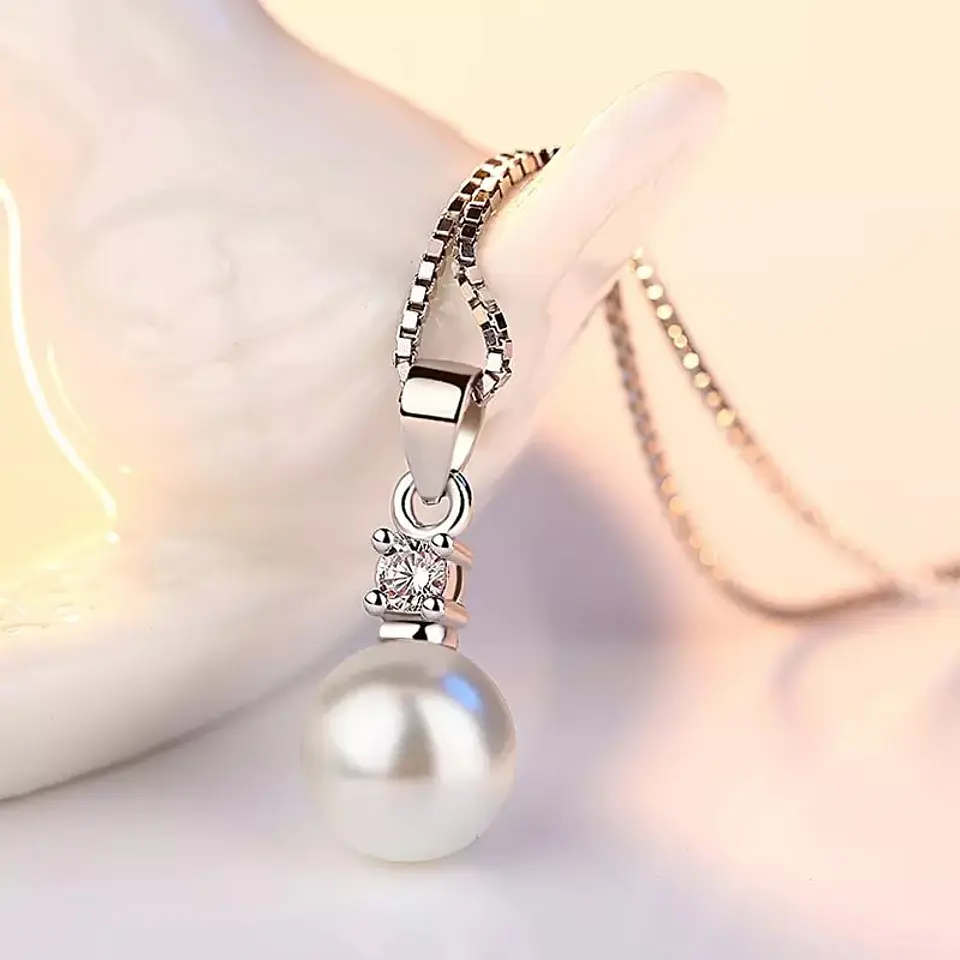 Collar Perla Blanca con Circon Plateado 4