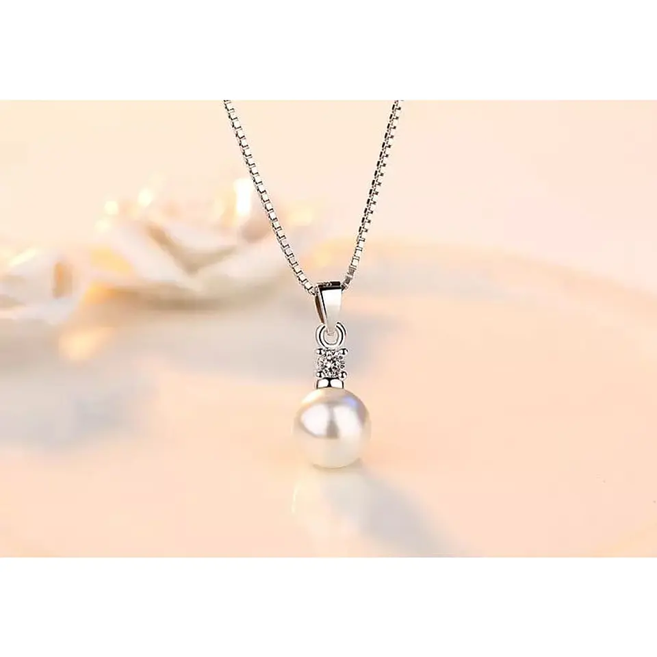 Collar Perla Blanca con Circon Plateado 6