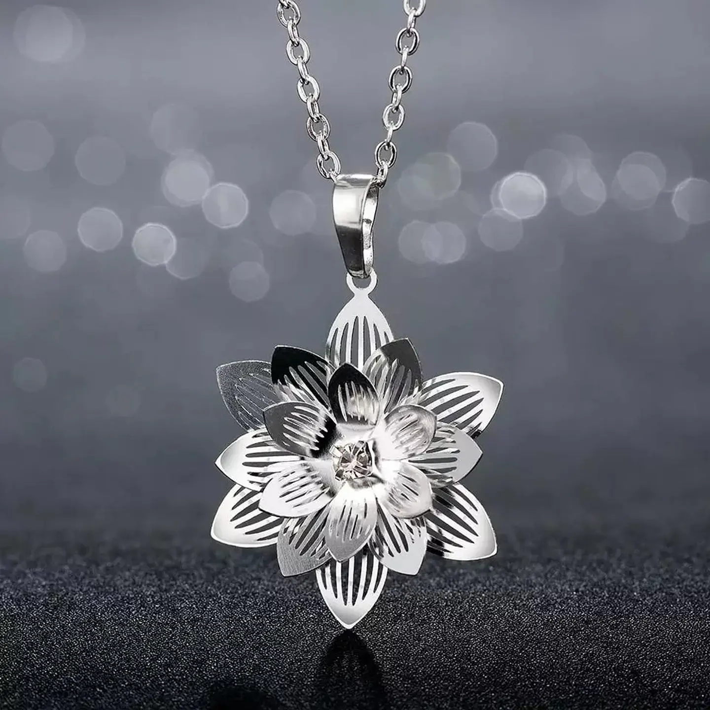 Collar Colgante Flor de Loto Plateado 4