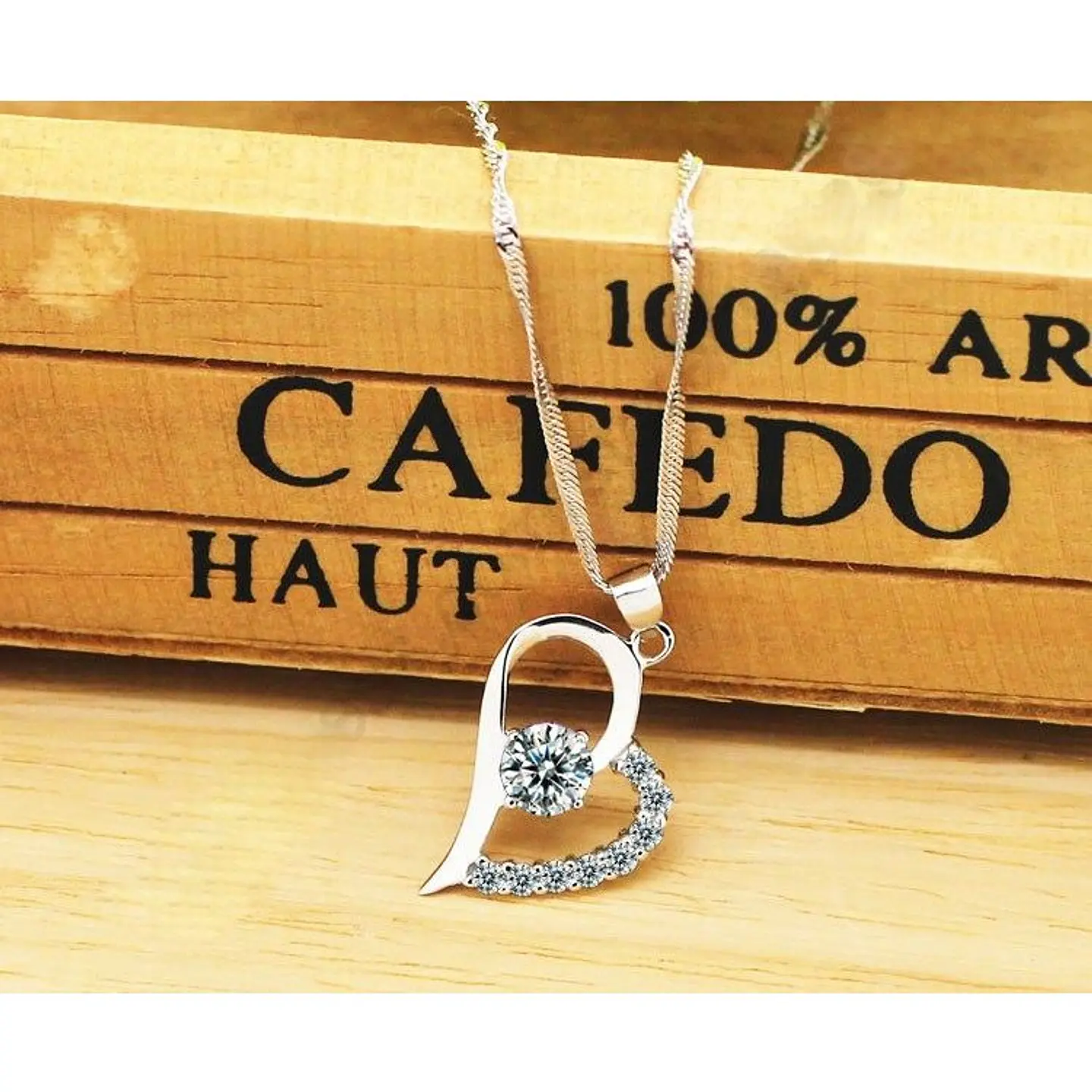 Collar Colgante Corazon con Circones Plateado 4