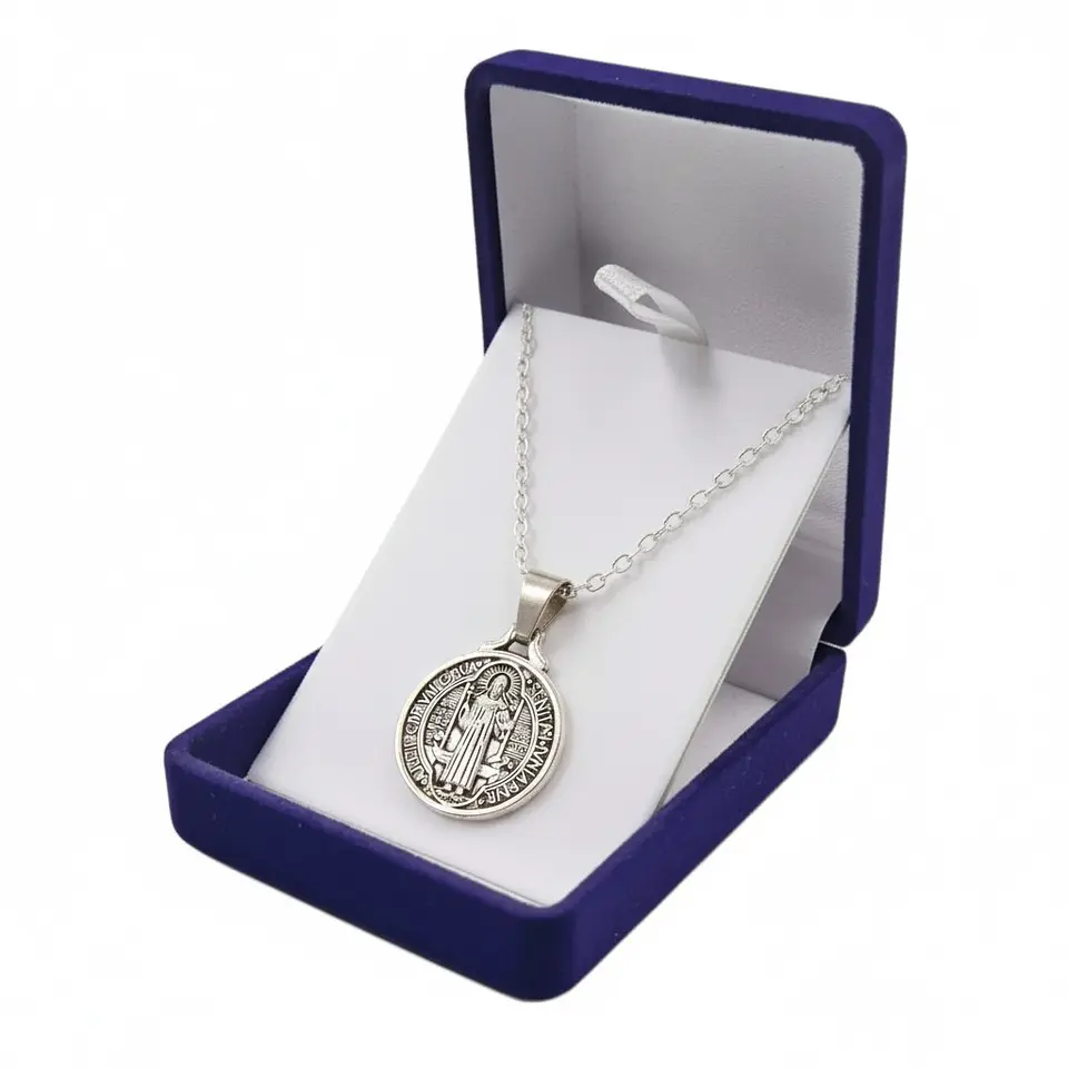 Collar Medalla San Benito Plateado 2